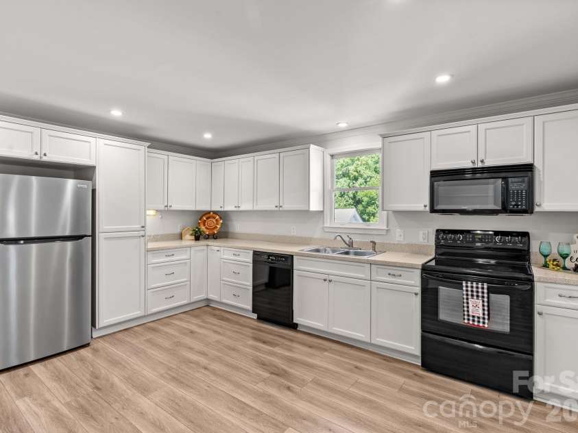 223 Nesbit Drive, Salisbury, NC 28147.  MLS# CAR4404104, YatesRealty ID 37654. 