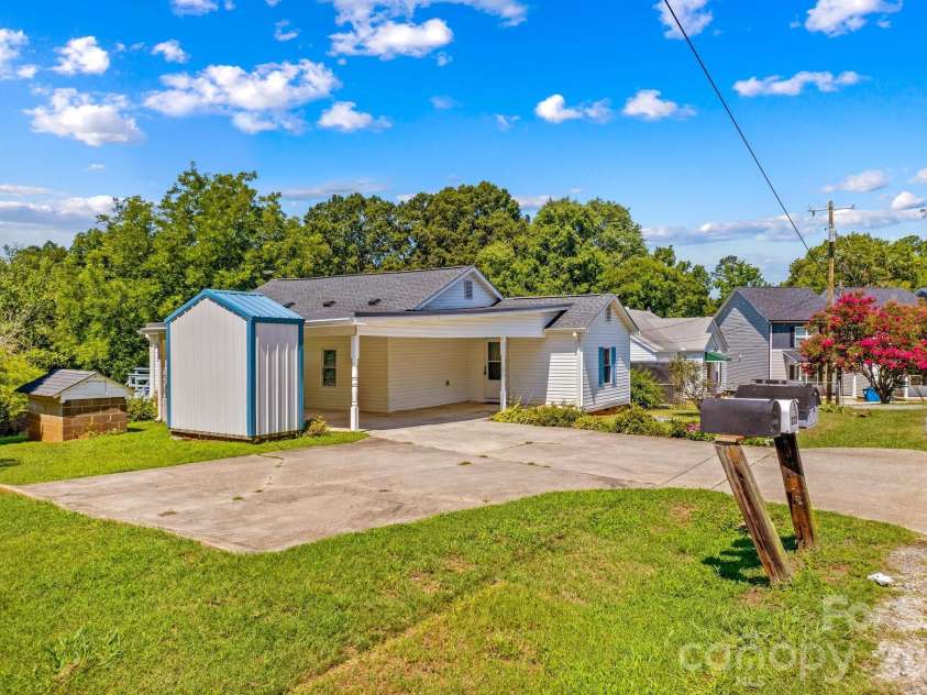 223 Nesbit Drive, Salisbury, NC 28147.  MLS# CAR4404104, YatesRealty ID 37654. 
