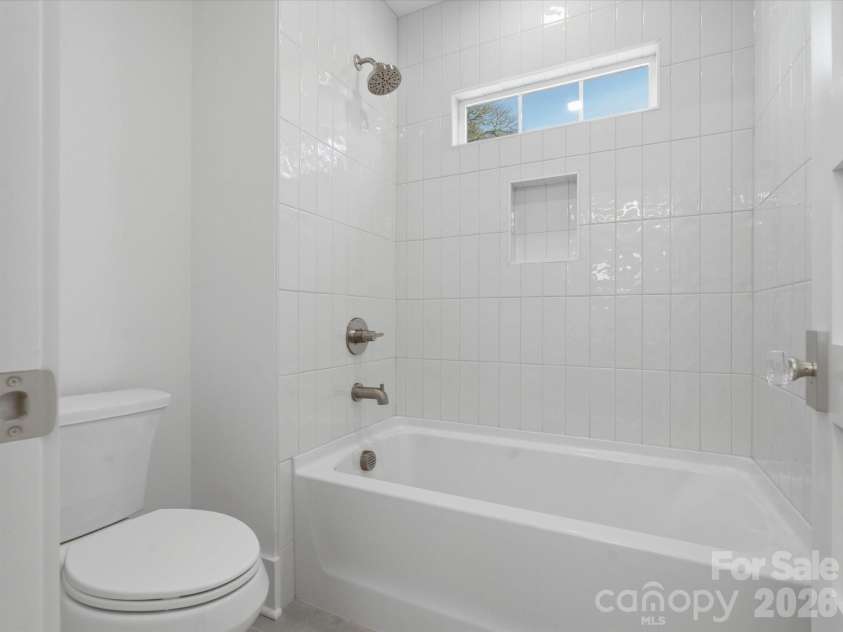 431 Peterson Drive, Charlotte, NC 28203.  MLS# CAR4347133, YatesRealty ID 37656. 