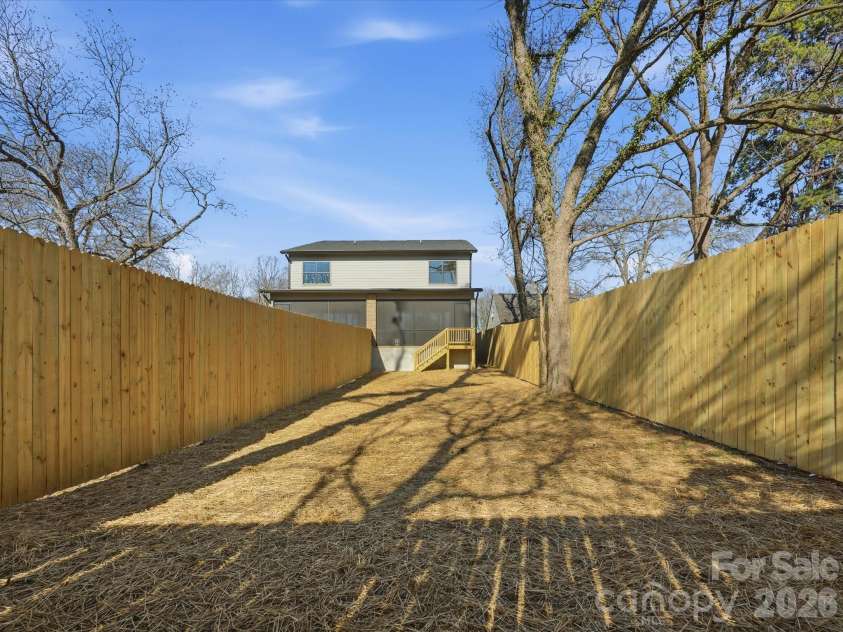 431 Peterson Drive, Charlotte, NC 28203.  MLS# CAR4347133, YatesRealty ID 37656. 