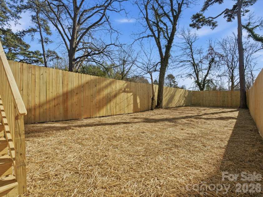 431 Peterson Drive, Charlotte, NC 28203.  MLS# CAR4347133, YatesRealty ID 37656. 