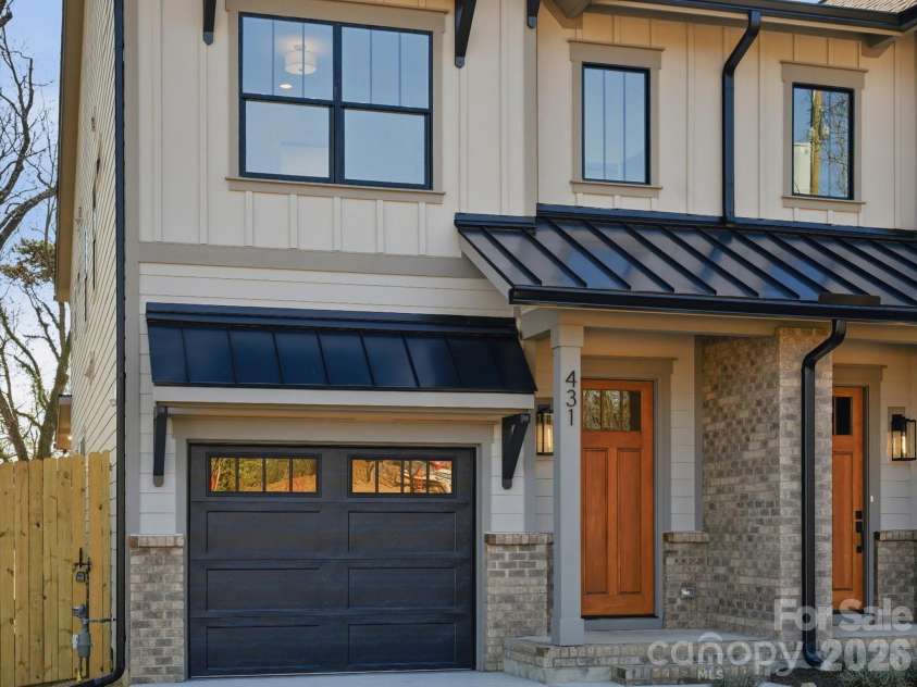 431 Peterson Drive, Charlotte, NC 28203.  MLS# CAR4347133, YatesRealty ID 37656. 