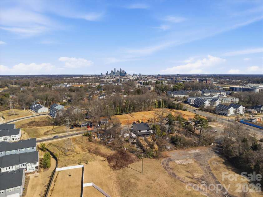 431 Peterson Drive, Charlotte, NC 28203.  MLS# CAR4347133, YatesRealty ID 37656. 