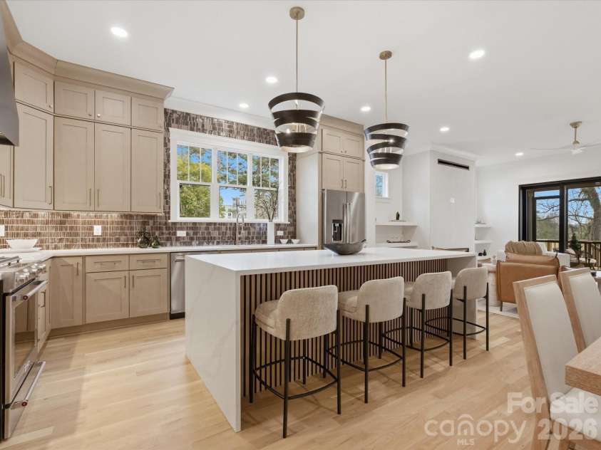 431 Peterson Drive, Charlotte, NC 28203.  MLS# CAR4347133, YatesRealty ID 37656. 