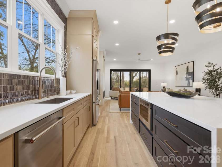 431 Peterson Drive, Charlotte, NC 28203.  MLS# CAR4347133, YatesRealty ID 37656. 