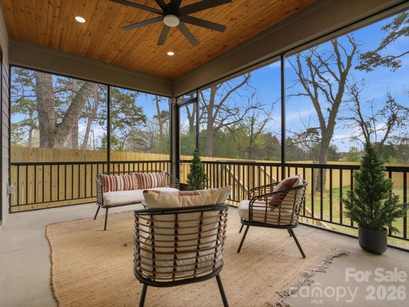 431 Peterson Drive, Charlotte, NC 28203.  MLS# CAR4347133, YatesRealty ID 37656. 