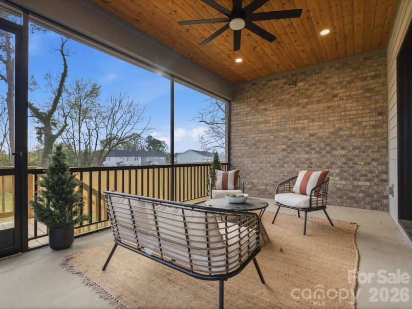 431 Peterson Drive, Charlotte, NC 28203.  MLS# CAR4347133, YatesRealty ID 37656. 