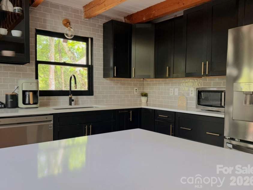 89 Woodcliff Loop, Newland, NC 28657.  MLS# CAR4381758, YatesRealty ID 37658. 