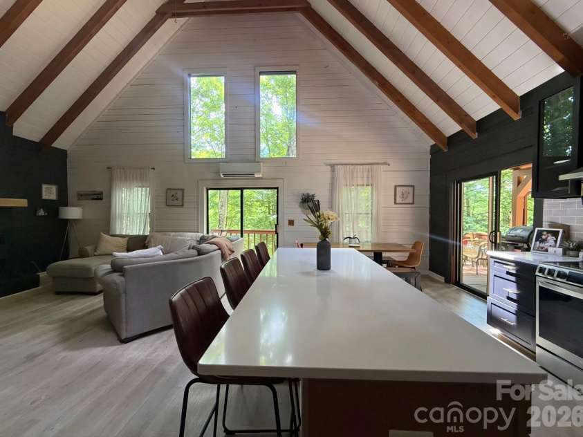 89 Woodcliff Loop, Newland, NC 28657.  MLS# CAR4381758, YatesRealty ID 37658. 