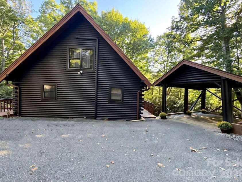 89 Woodcliff Loop, Newland, NC 28657.  MLS# CAR4381758, YatesRealty ID 37658. 