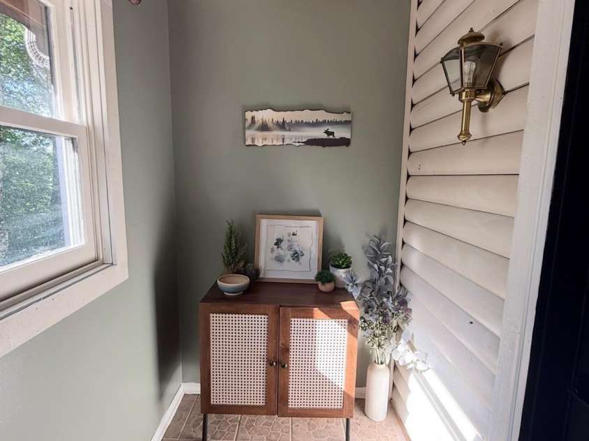 89 Woodcliff Loop, Newland, NC 28657.  MLS# CAR4381758, YatesRealty ID 37658. Entryway