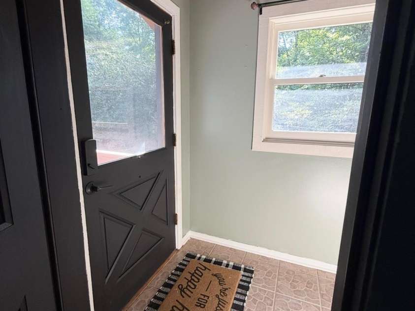 89 Woodcliff Loop, Newland, NC 28657.  MLS# CAR4381758, YatesRealty ID 37658. Entryway