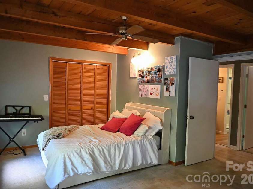 89 Woodcliff Loop, Newland, NC 28657.  MLS# CAR4381758, YatesRealty ID 37658. Main level Bedroom
