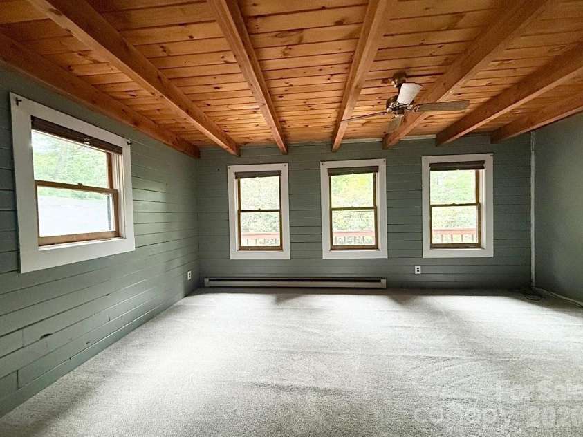 89 Woodcliff Loop, Newland, NC 28657.  MLS# CAR4381758, YatesRealty ID 37658. Main Level Bedroom