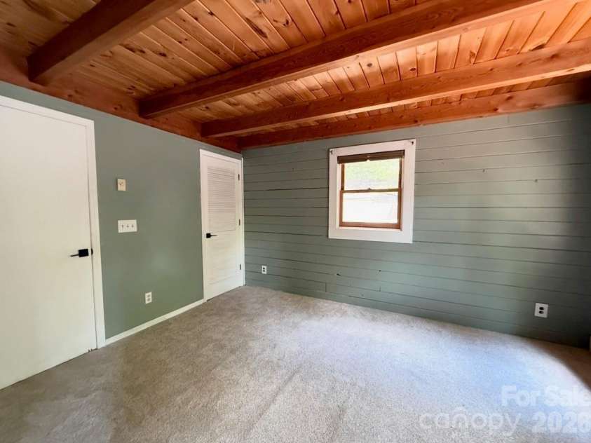 89 Woodcliff Loop, Newland, NC 28657.  MLS# CAR4381758, YatesRealty ID 37658. Main level Bedroom