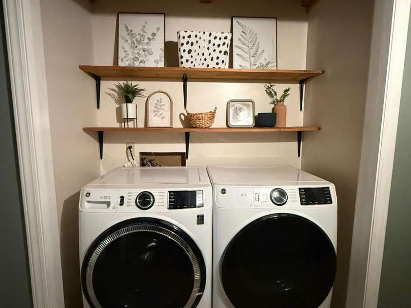 89 Woodcliff Loop, Newland, NC 28657.  MLS# CAR4381758, YatesRealty ID 37658. Main Level Laundry