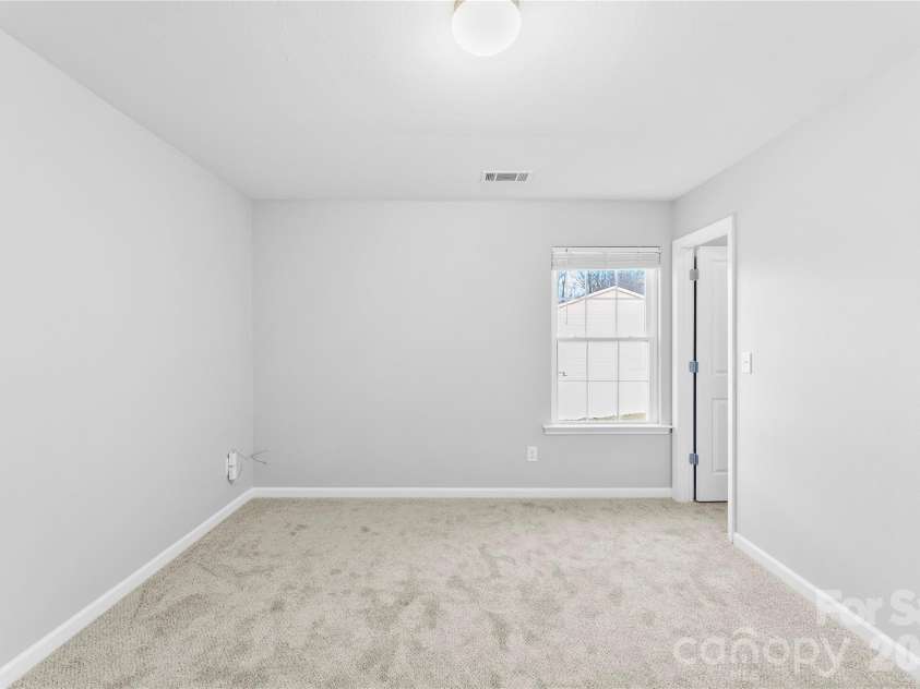 5305 Park Brook Drive, Charlotte, NC 28269.  MLS# CAR4336100, YatesRealty ID 3766. Additional view w/walk-in closet