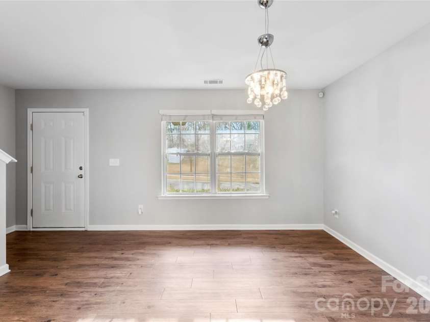 5305 Park Brook Drive, Charlotte, NC 28269.  MLS# CAR4336100, YatesRealty ID 3766. Foyer view entrance