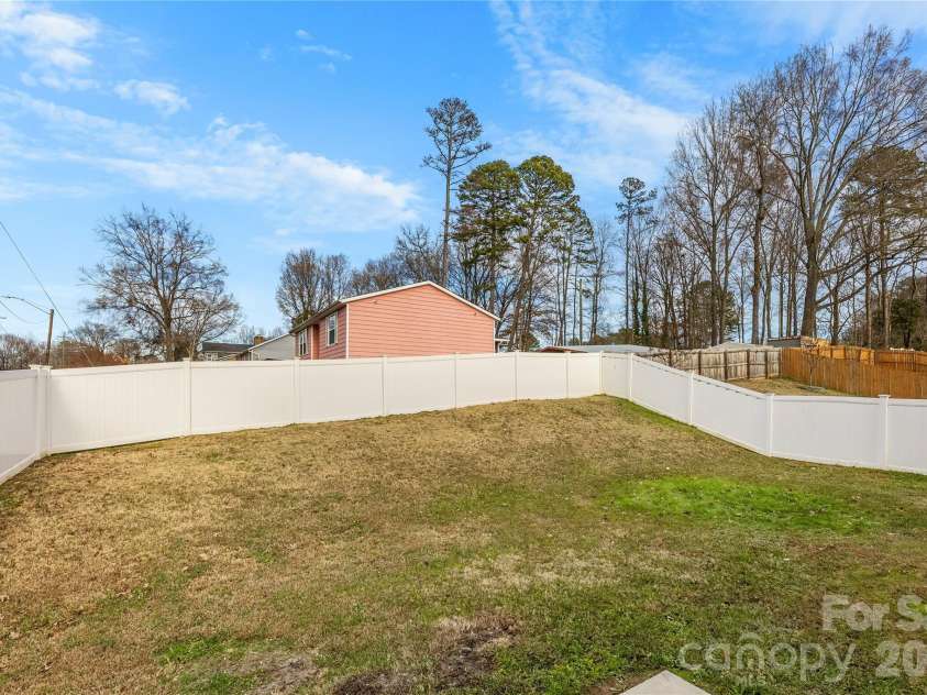 5305 Park Brook Drive, Charlotte, NC 28269.  MLS# CAR4336100, YatesRealty ID 3766. Large Fenced Backyard for lots of entertainment 