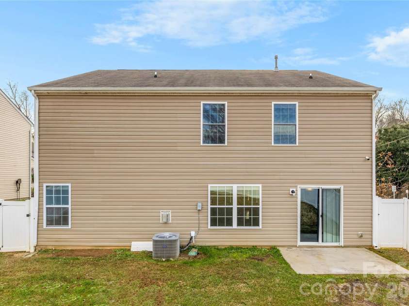 5305 Park Brook Drive, Charlotte, NC 28269.  MLS# CAR4336100, YatesRealty ID 3766. Patio 