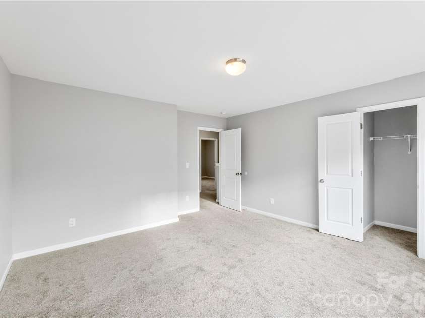 5305 Park Brook Drive, Charlotte, NC 28269.  MLS# CAR4336100, YatesRealty ID 3766. Upper Bedroom #2 w/  w/walk in  closet