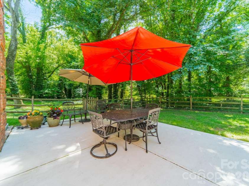 506 Abbotsford Court, Charlotte, NC 28270.  MLS# CAR4388965, YatesRealty ID 37660. 