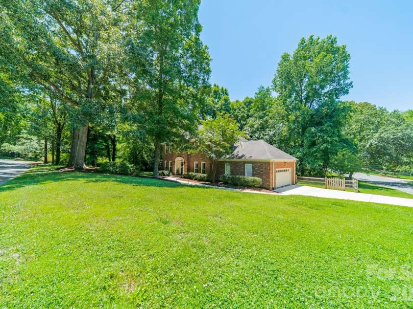 506 Abbotsford Court, Charlotte, NC 28270.  MLS# CAR4388965, YatesRealty ID 37660. 