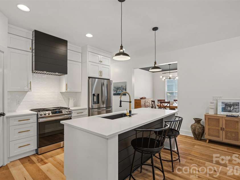 1642 Longfellow Street, Charlotte, NC 28205.  MLS# CAR4394987, YatesRealty ID 37661. 