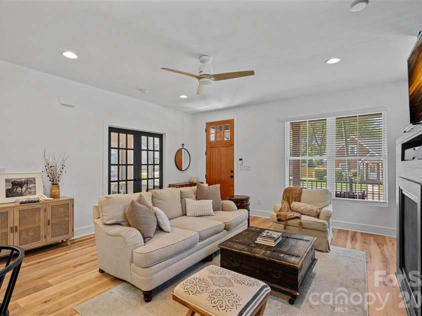 1642 Longfellow Street, Charlotte, NC 28205.  MLS# CAR4394987, YatesRealty ID 37661. 