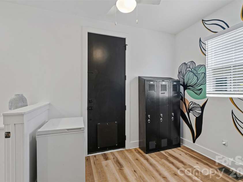 1642 Longfellow Street, Charlotte, NC 28205.  MLS# CAR4394987, YatesRealty ID 37661. 