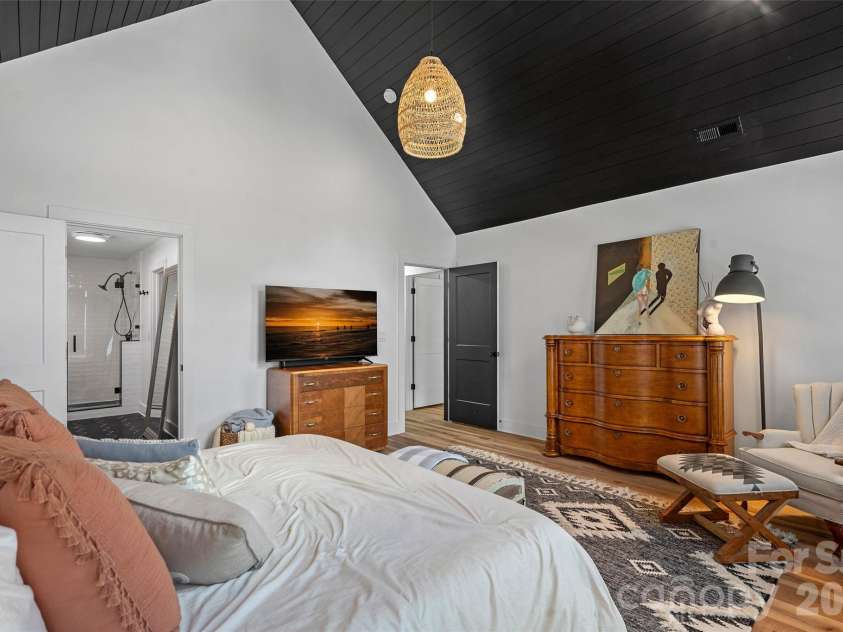 1642 Longfellow Street, Charlotte, NC 28205.  MLS# CAR4394987, YatesRealty ID 37661. 