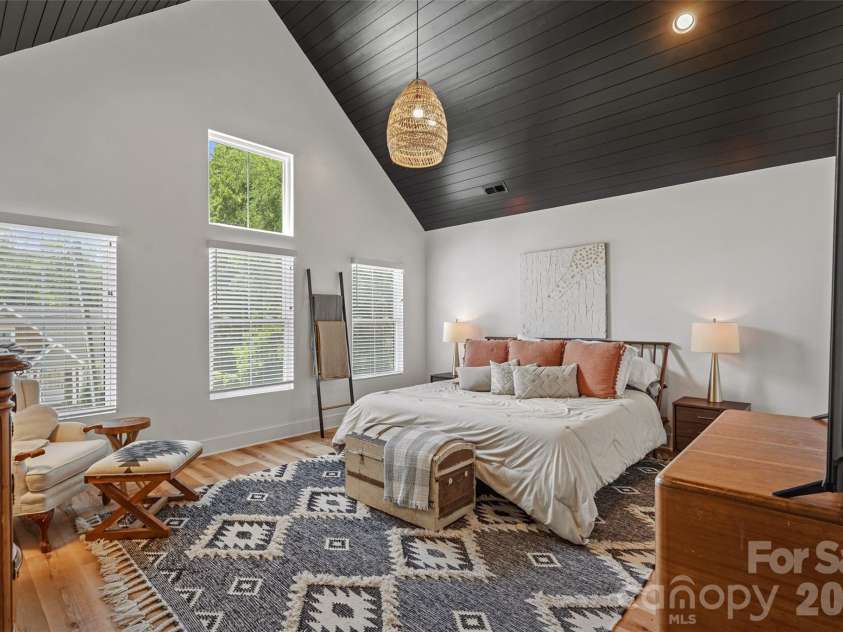 1642 Longfellow Street, Charlotte, NC 28205.  MLS# CAR4394987, YatesRealty ID 37661. 