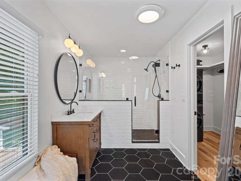1642 Longfellow Street, Charlotte, NC 28205.  MLS# CAR4394987, YatesRealty ID 37661. 
