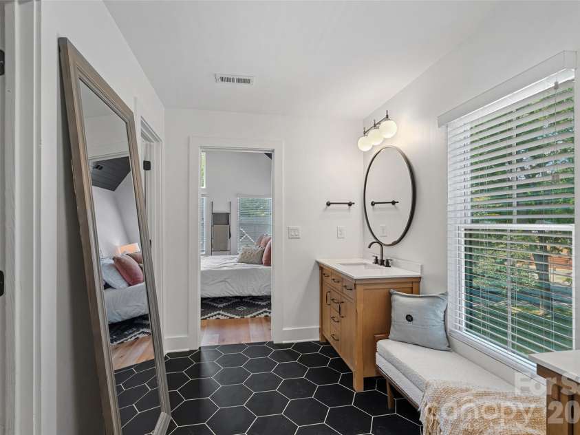 1642 Longfellow Street, Charlotte, NC 28205.  MLS# CAR4394987, YatesRealty ID 37661. 