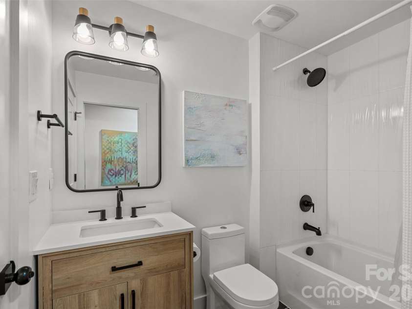 1642 Longfellow Street, Charlotte, NC 28205.  MLS# CAR4394987, YatesRealty ID 37661. 