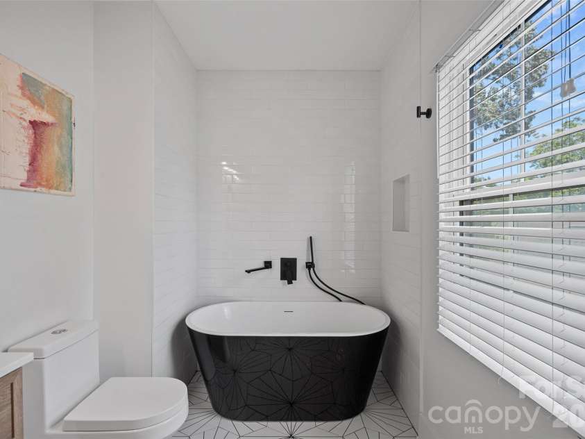 1642 Longfellow Street, Charlotte, NC 28205.  MLS# CAR4394987, YatesRealty ID 37661. 