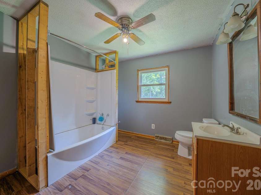 886 Pearidge Road, Bostic, NC 28018.  MLS# CAR4393871, YatesRealty ID 37662. Full Guest Bath
