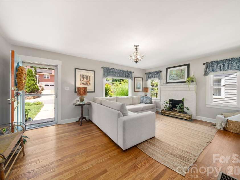 43 Morris Street, Asheville, NC 28806.  MLS# CAR4394905, YatesRealty ID 37664. 