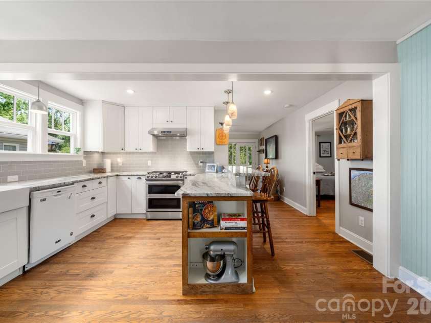 43 Morris Street, Asheville, NC 28806.  MLS# CAR4394905, YatesRealty ID 37664. 