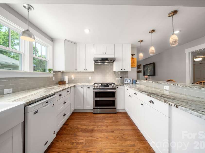 43 Morris Street, Asheville, NC 28806.  MLS# CAR4394905, YatesRealty ID 37664. 