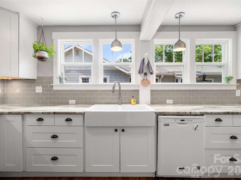 43 Morris Street, Asheville, NC 28806.  MLS# CAR4394905, YatesRealty ID 37664. 
