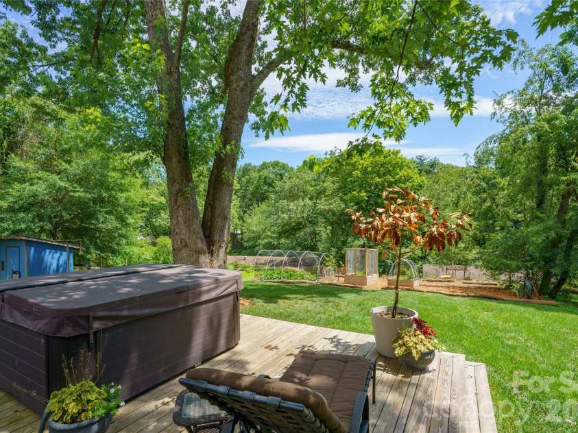 43 Morris Street, Asheville, NC 28806.  MLS# CAR4394905, YatesRealty ID 37664. 