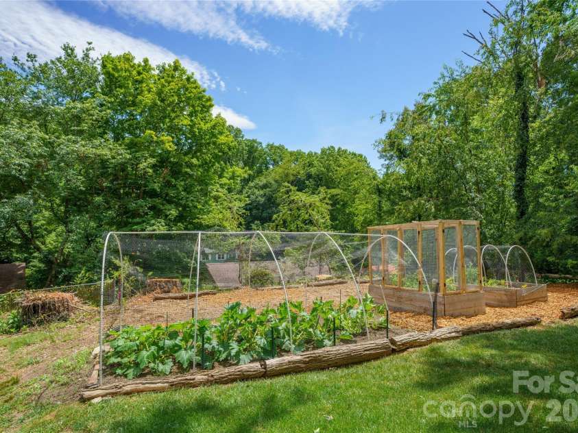 43 Morris Street, Asheville, NC 28806.  MLS# CAR4394905, YatesRealty ID 37664. 
