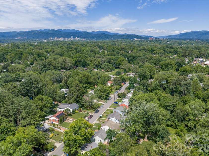 43 Morris Street, Asheville, NC 28806.  MLS# CAR4394905, YatesRealty ID 37664. 