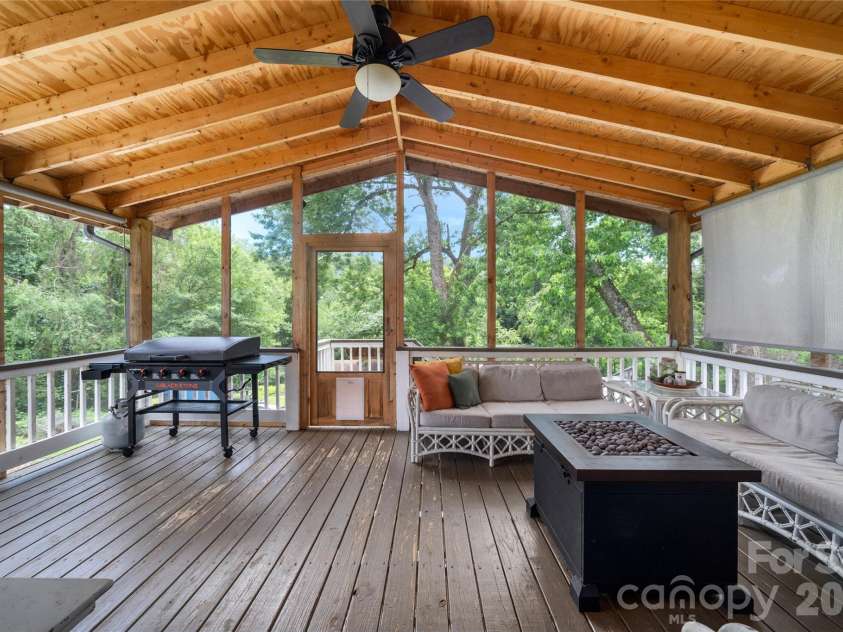43 Morris Street, Asheville, NC 28806.  MLS# CAR4394905, YatesRealty ID 37664. 