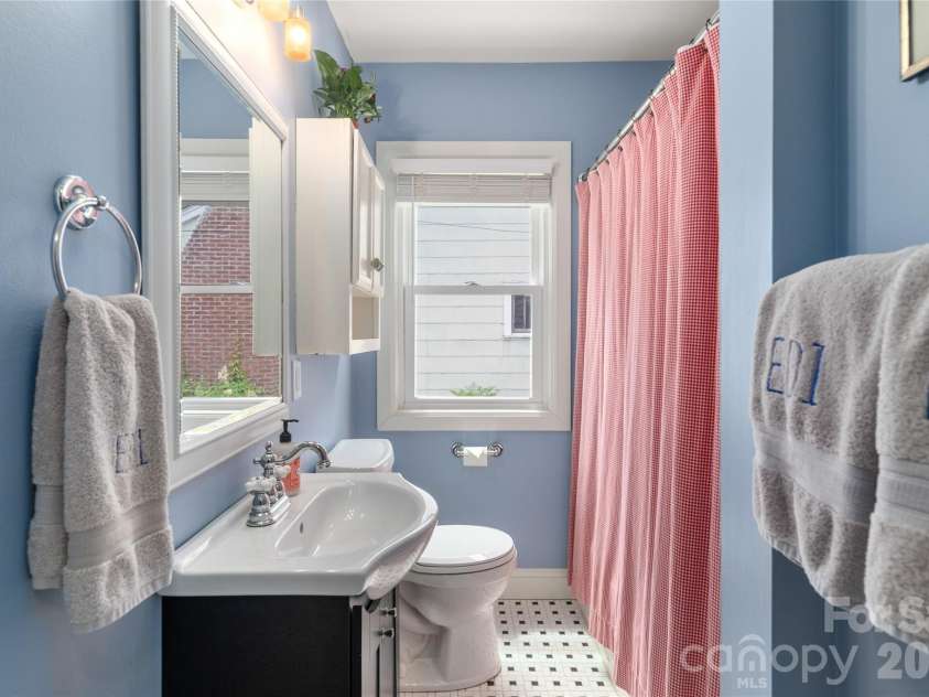 43 Morris Street, Asheville, NC 28806.  MLS# CAR4394905, YatesRealty ID 37664. 