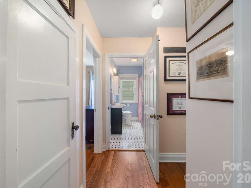 43 Morris Street, Asheville, NC 28806.  MLS# CAR4394905, YatesRealty ID 37664. 