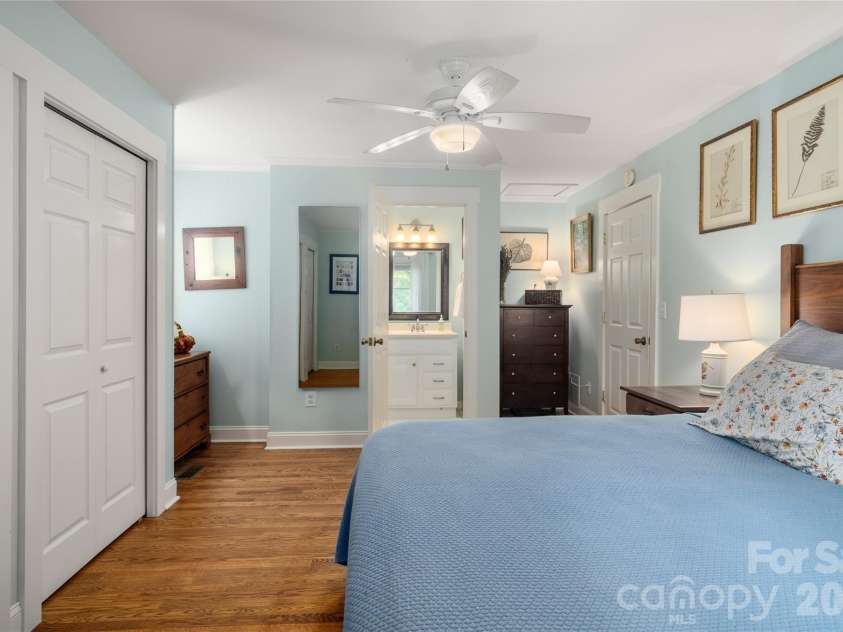 43 Morris Street, Asheville, NC 28806.  MLS# CAR4394905, YatesRealty ID 37664. 