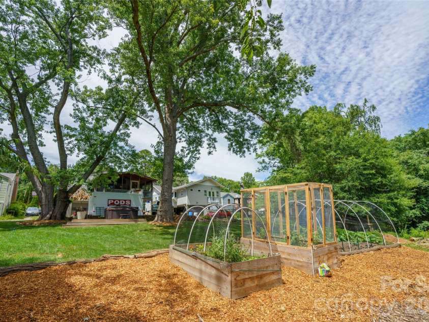 43 Morris Street, Asheville, NC 28806.  MLS# CAR4394905, YatesRealty ID 37664. 