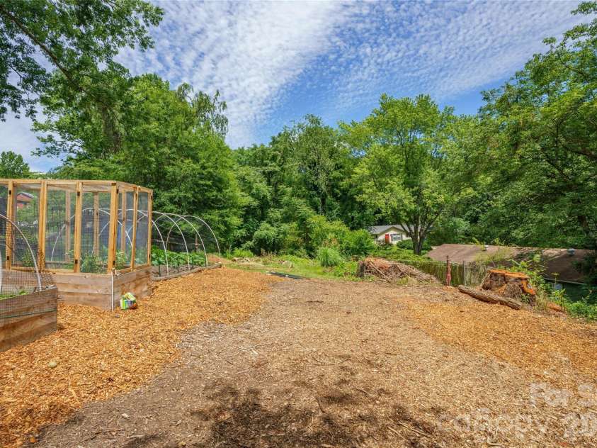 43 Morris Street, Asheville, NC 28806.  MLS# CAR4394905, YatesRealty ID 37664. 